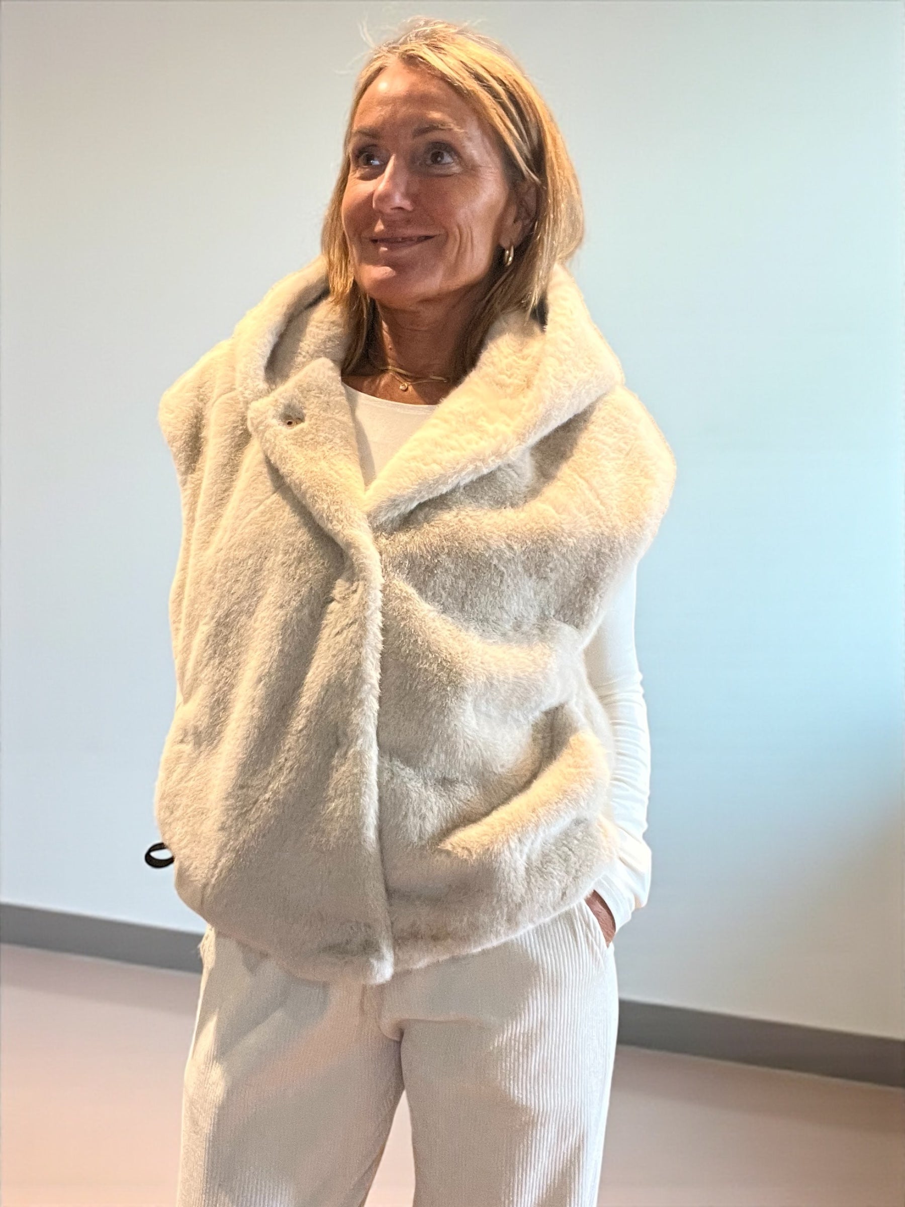 Veste Fausse Fourrure Beige 🤍