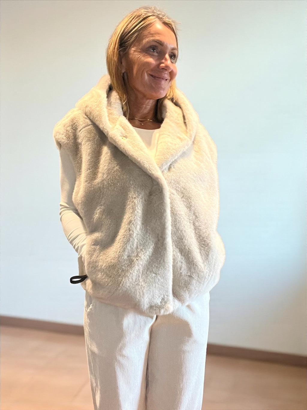 Veste Fausse Fourrure Beige 🤍
