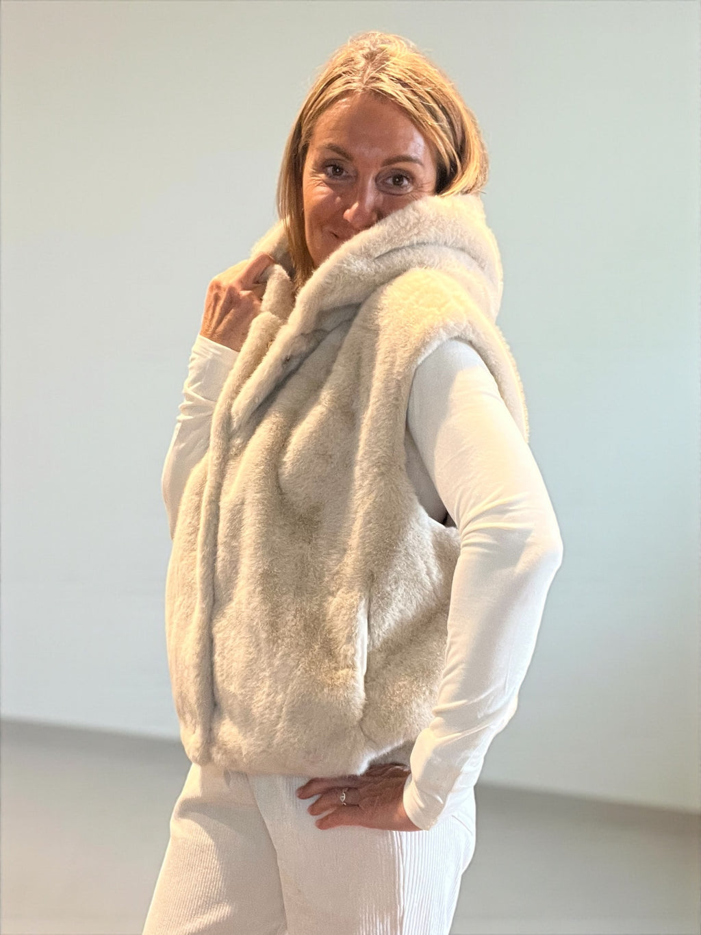 Veste Fausse Fourrure Beige 🤍